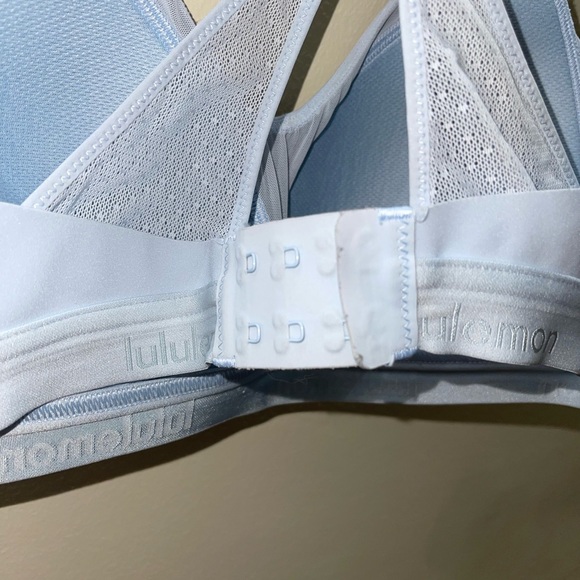 Light blue lulu lemon sports bra - Picture 3 of 4